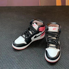 Load image into Gallery viewer, Dropshipping one pair sneaker keychain AJ 1 offwhite Chicago UNC NRG 3D Mini Sneaker shoe keychain