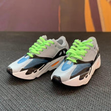 Load image into Gallery viewer, Dropshipping one pair sneaker keychain AJ 1 offwhite Chicago UNC NRG 3D Mini Sneaker shoe keychain