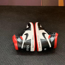 Load image into Gallery viewer, Dropshipping one pair sneaker keychain AJ 1 offwhite Chicago UNC NRG 3D Mini Sneaker shoe keychain