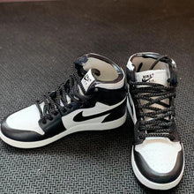 Load image into Gallery viewer, Dropshipping one pair sneaker keychain AJ 1 offwhite Chicago UNC NRG 3D Mini Sneaker shoe keychain