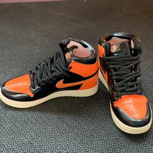 Load image into Gallery viewer, Dropshipping one pair sneaker keychain AJ 1 offwhite Chicago UNC NRG 3D Mini Sneaker shoe keychain