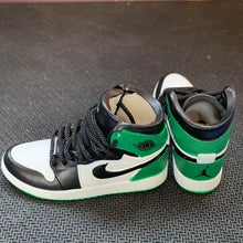 Load image into Gallery viewer, Dropshipping one pair sneaker keychain AJ 1 offwhite Chicago UNC NRG 3D Mini Sneaker shoe keychain