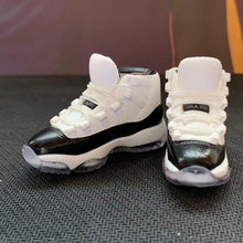 Load image into Gallery viewer, Dropshipping one pair sneaker keychain AJ 1 offwhite Chicago UNC NRG 3D Mini Sneaker shoe keychain