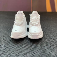 Load image into Gallery viewer, Dropshipping one pair sneaker keychain AJ 1 offwhite Chicago UNC NRG 3D Mini Sneaker shoe keychain