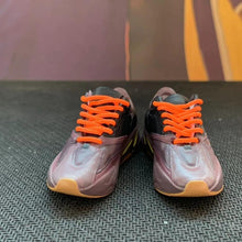 Load image into Gallery viewer, Dropshipping one pair  sneaker keychain AJ  1 offwhite Chicago UNC NRG 3D Mini Sneaker shoe keychain
