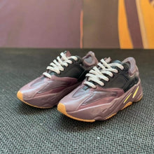 Load image into Gallery viewer, Dropshipping one pair  sneaker keychain AJ  1 offwhite Chicago UNC NRG 3D Mini Sneaker shoe keychain
