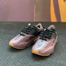 Load image into Gallery viewer, Dropshipping one pair  sneaker keychain AJ  1 offwhite Chicago UNC NRG 3D Mini Sneaker shoe keychain
